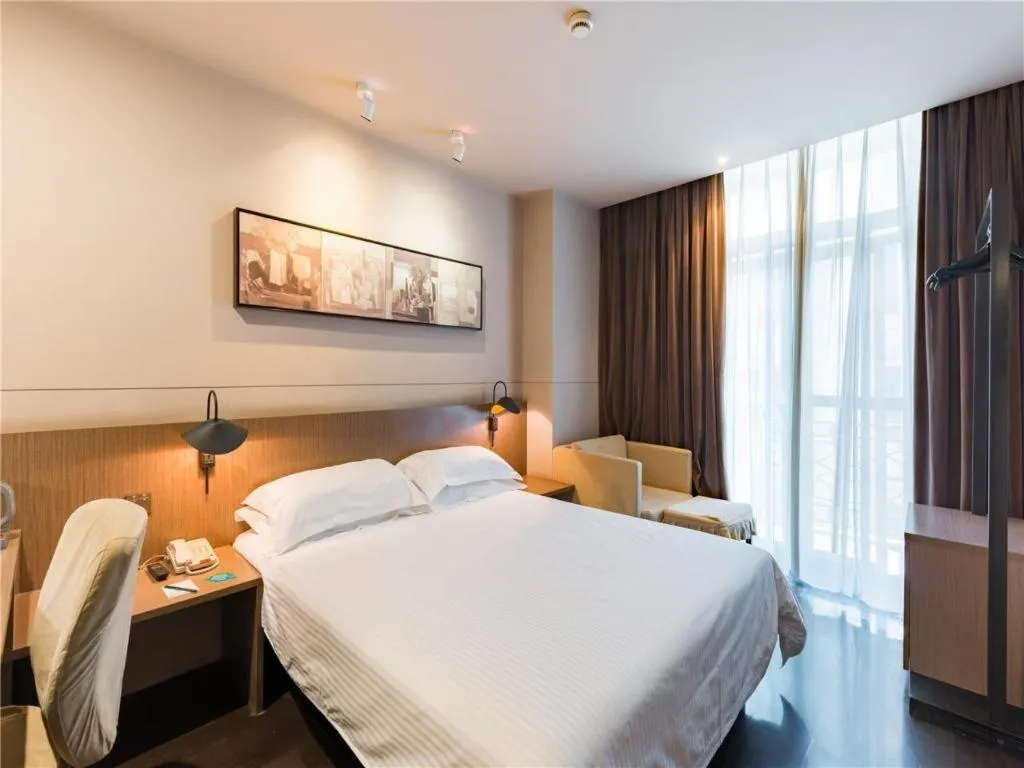 Bed in Jinjiang Inn Select Shanghai Nanjing Road Pedestrian Street