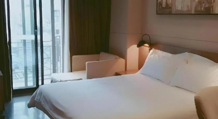 Bed in Jinjiang Inn Select Shanghai Nanjing Road Pedestrian Street