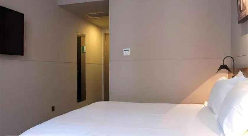 Bed in Jinjiang Inn Select Shanghai Nanjing Road Pedestrian Street