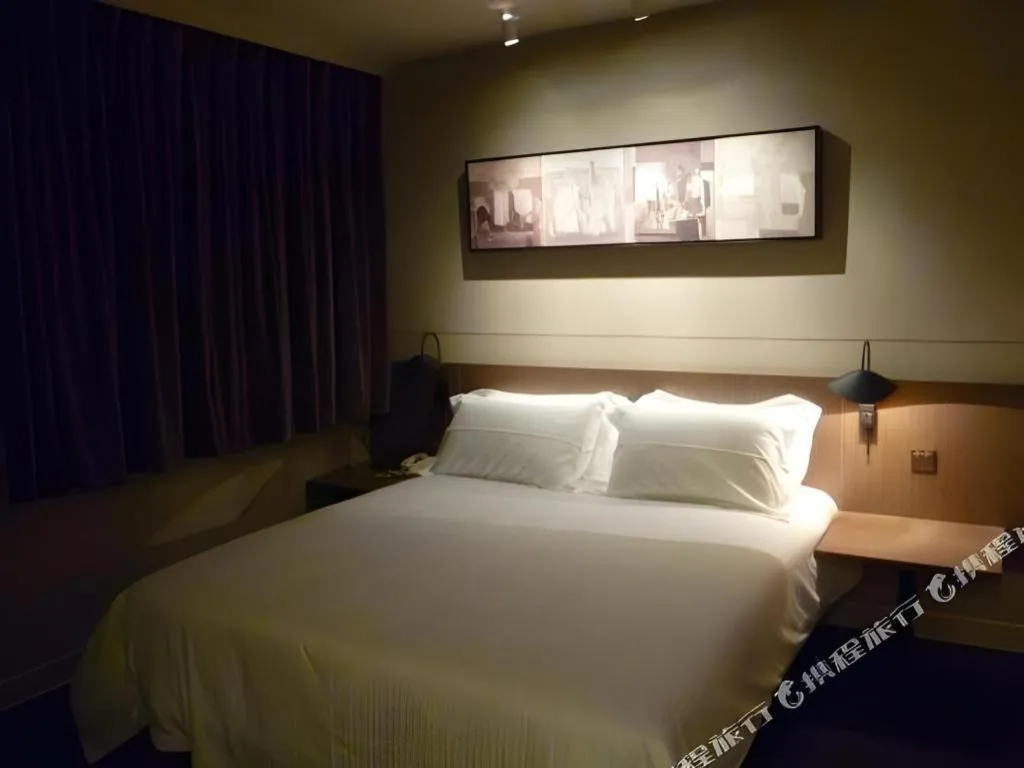 Bed in Jinjiang Inn Select Shanghai Nanjing Road Pedestrian Street