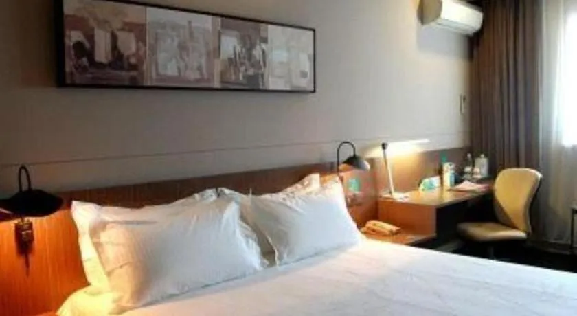 Bed in Jinjiang Inn Select Shanghai Nanjing Road Pedestrian Street