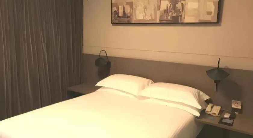 Bed in Jinjiang Inn Select Shanghai Nanjing Road Pedestrian Street