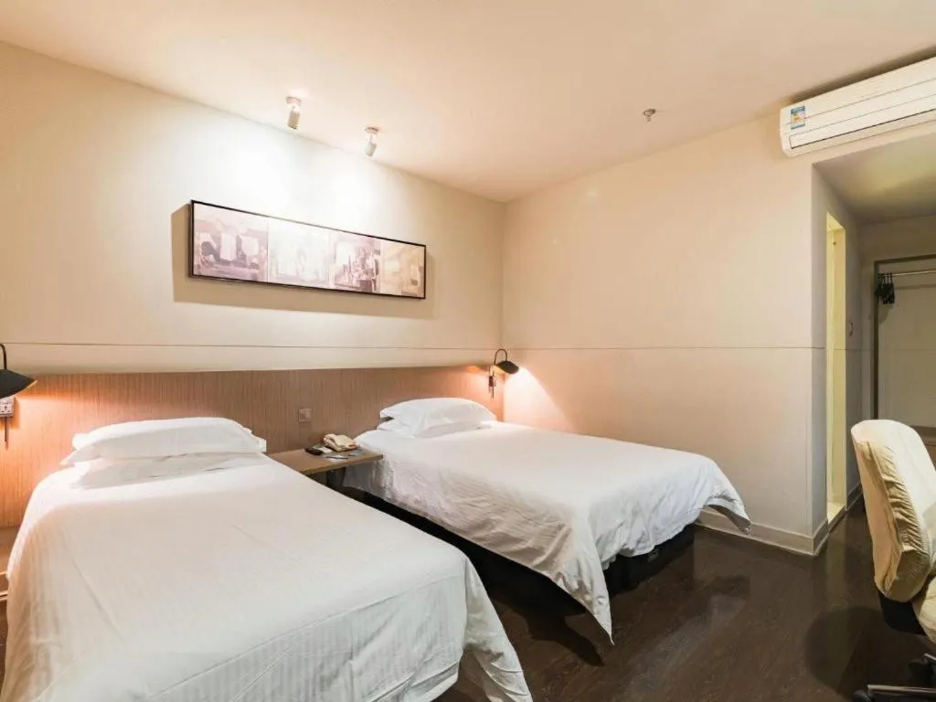 Bed in Jinjiang Inn Select Shanghai Nanjing Road Pedestrian Street