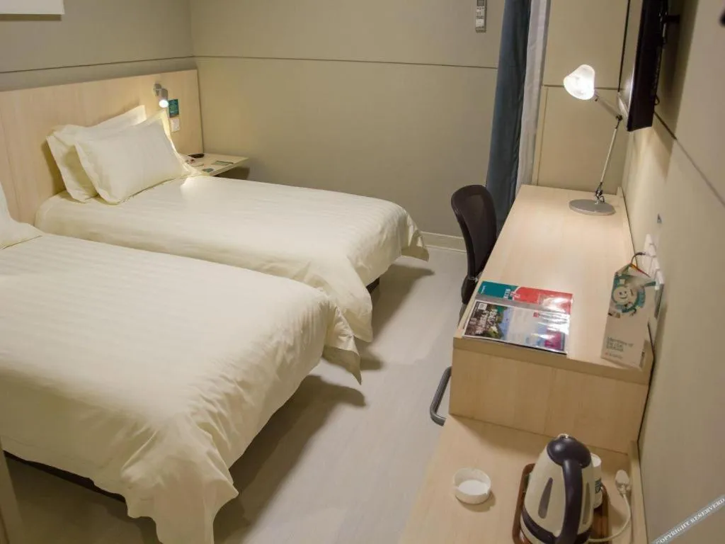 Bed in Jinjiang Inn Select Shanghai Nanjing Road Pedestrian Street