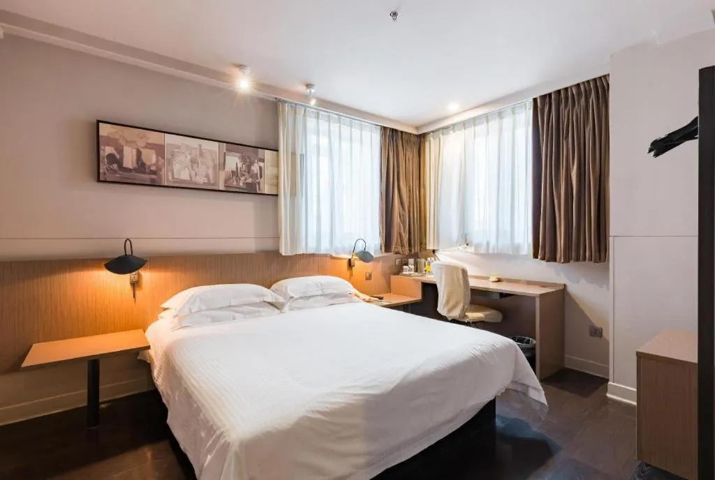 Bed in Jinjiang Inn Select Shanghai Nanjing Road Pedestrian Street
