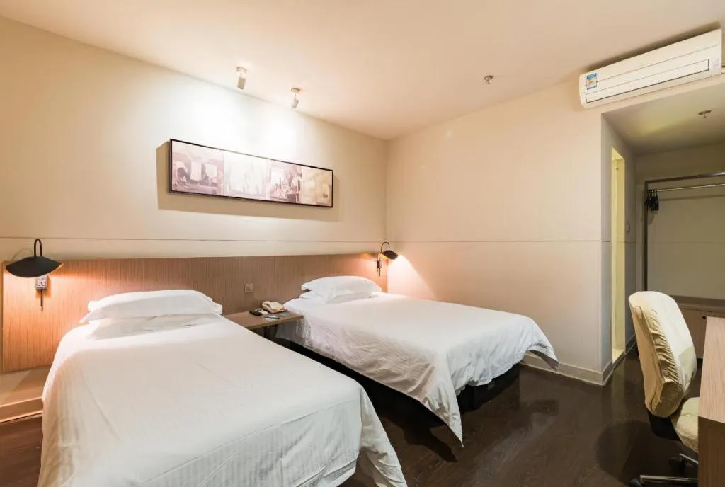 Bed in Jinjiang Inn Select Shanghai Nanjing Road Pedestrian Street