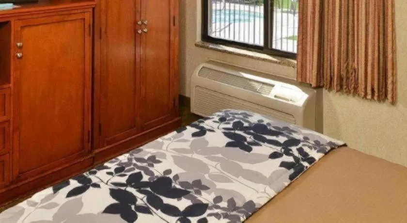 Bed in Sleep Inn Airport Phoenix