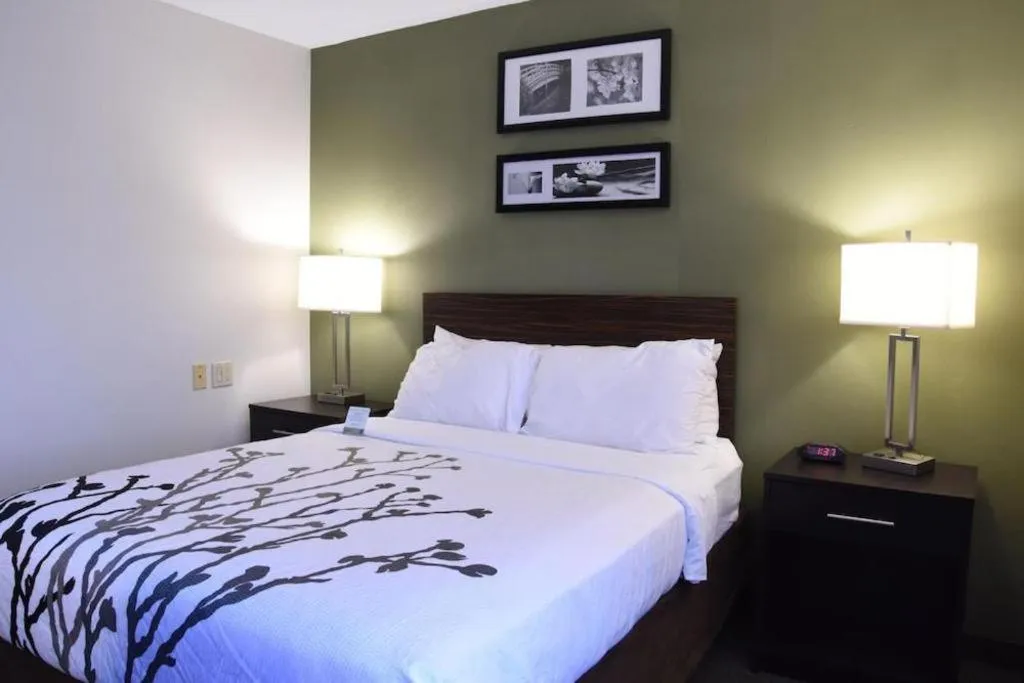 Bed in Sleep Inn Airport Phoenix