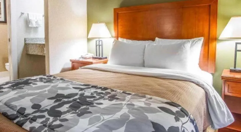 Bed in Sleep Inn Airport Phoenix