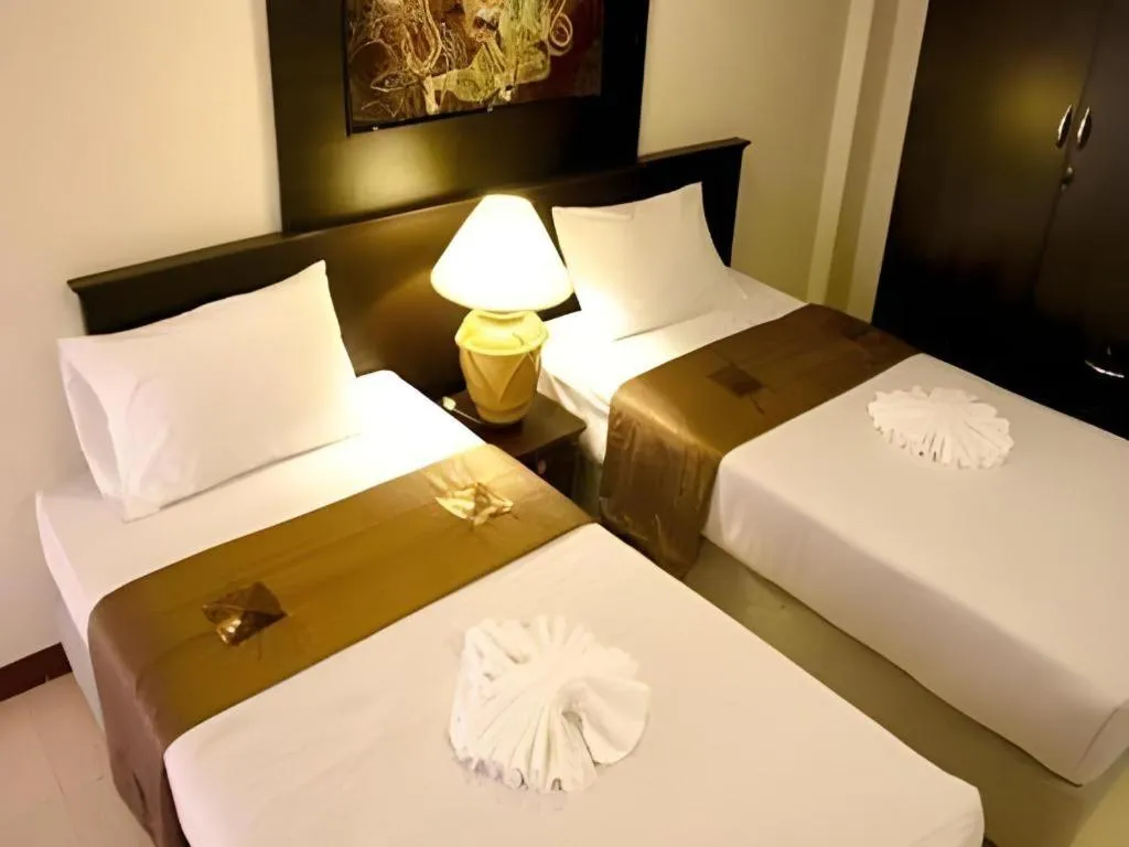 Bed in Grand Pinnacle Hotel