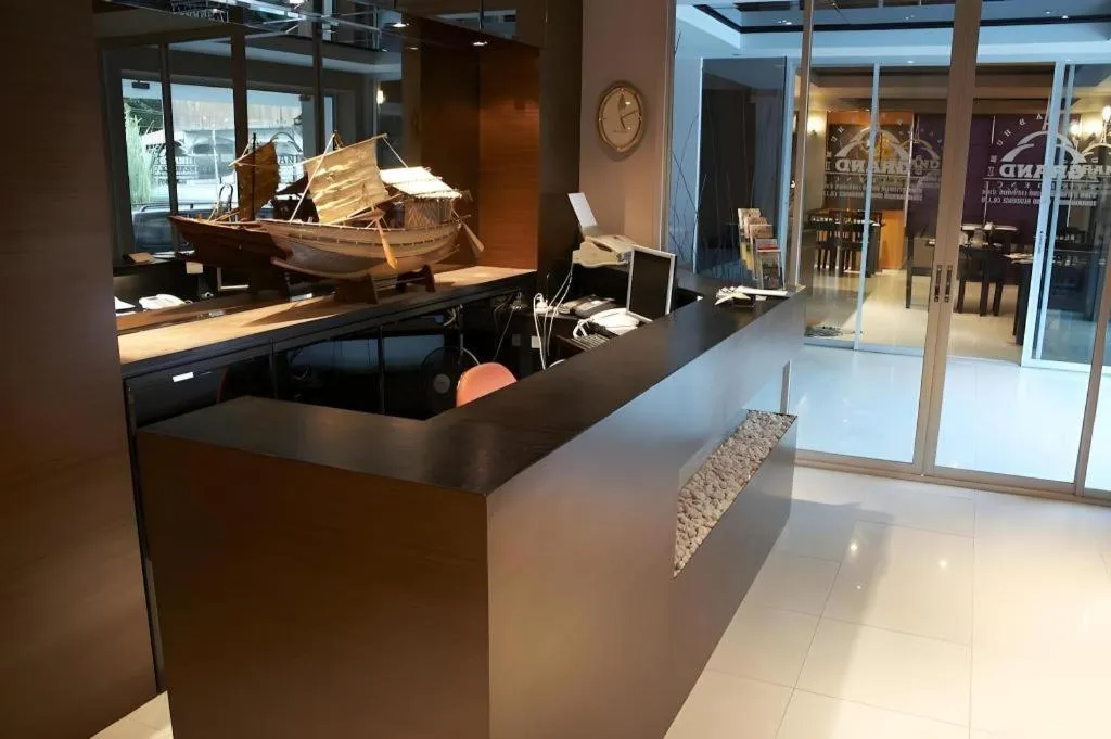 Grand Pinnacle Hotel