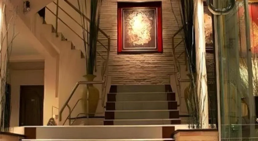 Grand Pinnacle Hotel