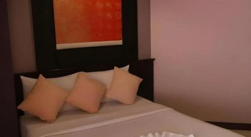 Bed in Grand Pinnacle Hotel