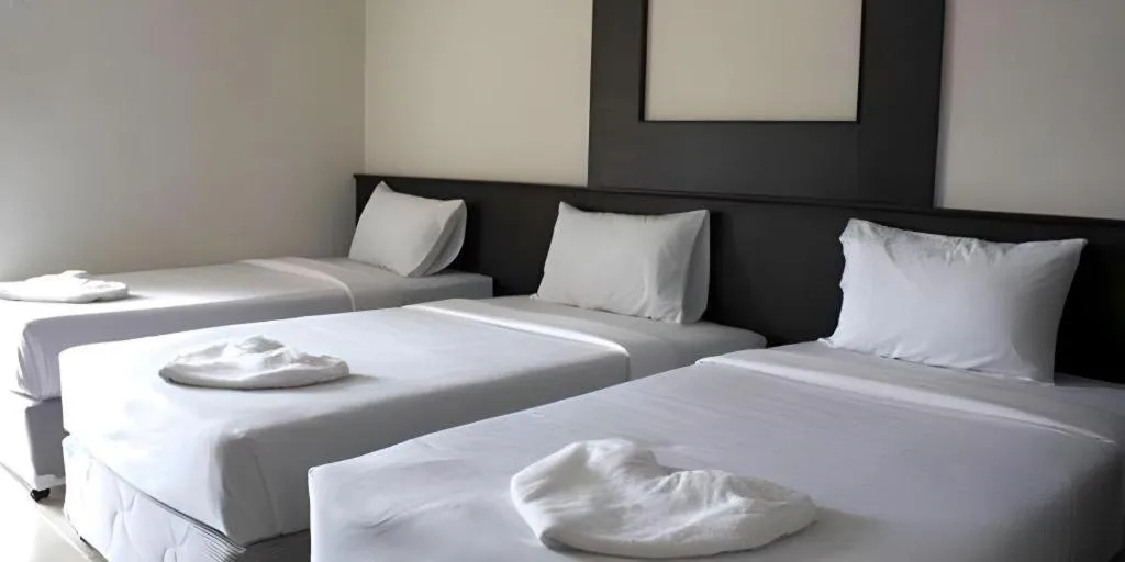 Bed in Grand Pinnacle Hotel