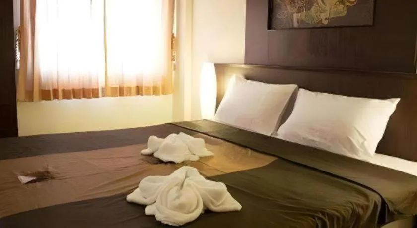 Bed in Grand Pinnacle Hotel