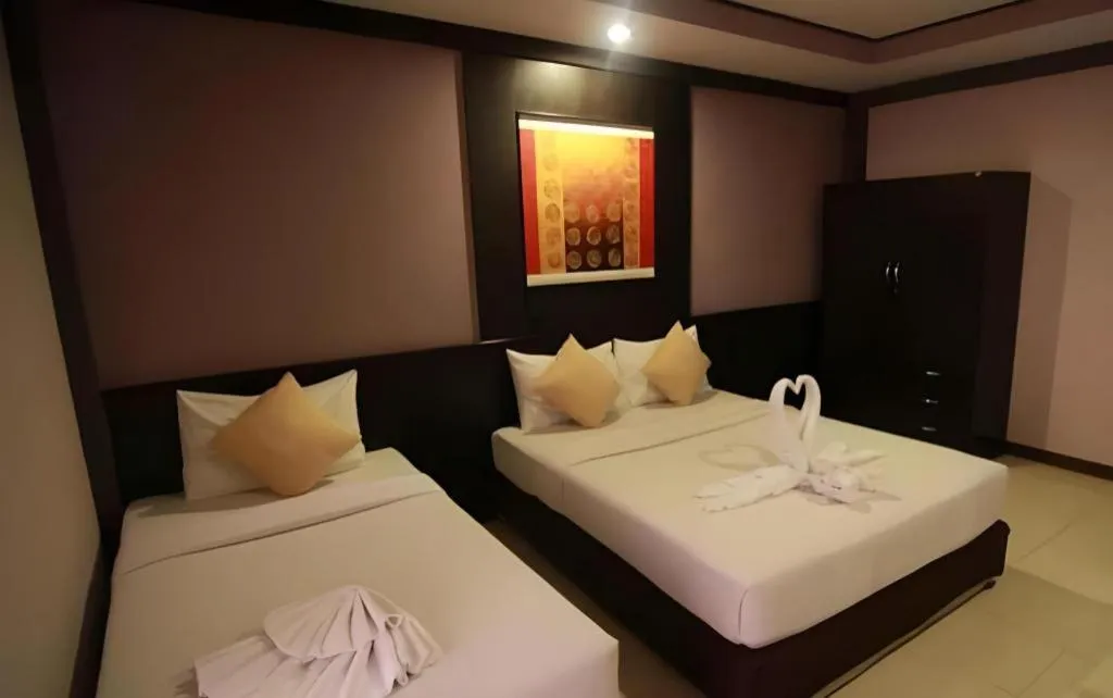 Bed in Grand Pinnacle Hotel