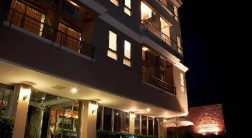 Grand Pinnacle Hotel