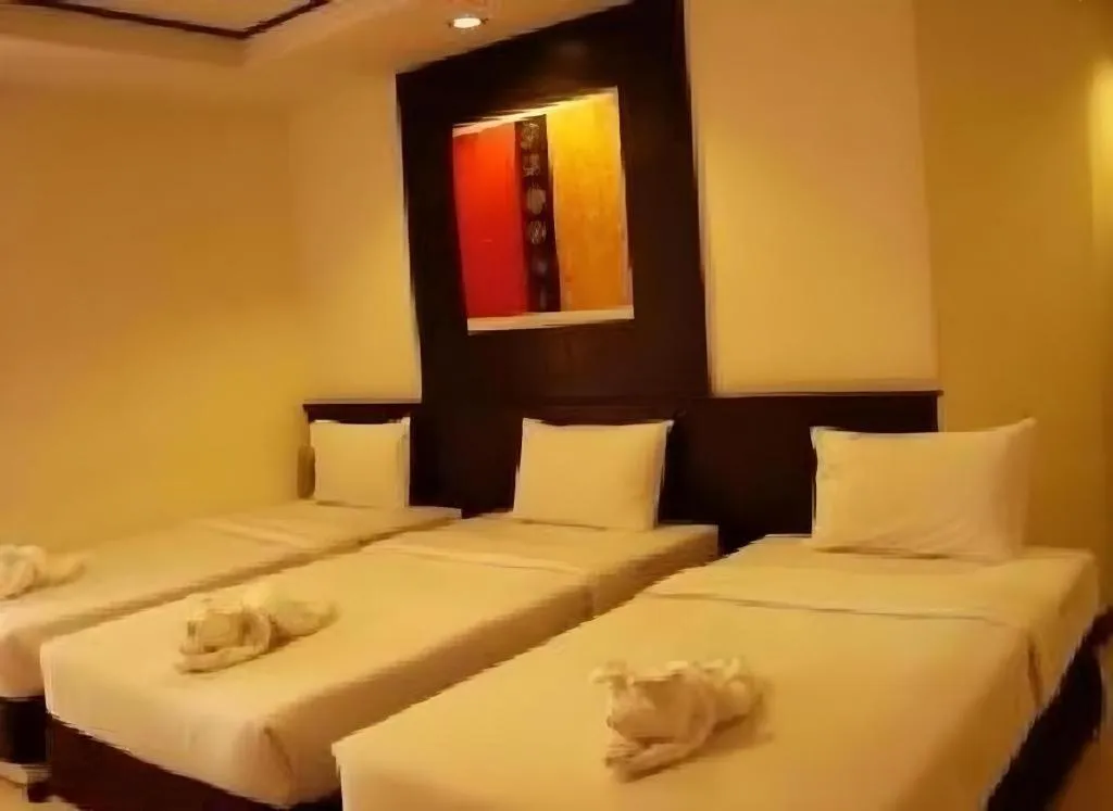 Bed in Grand Pinnacle Hotel