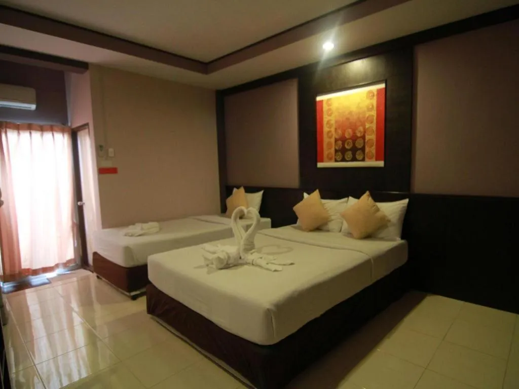 Bed in Grand Pinnacle Hotel