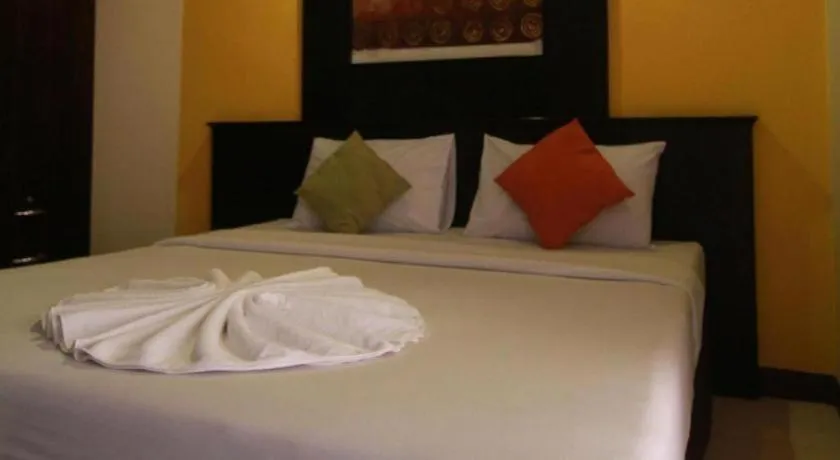 Bed in Grand Pinnacle Hotel