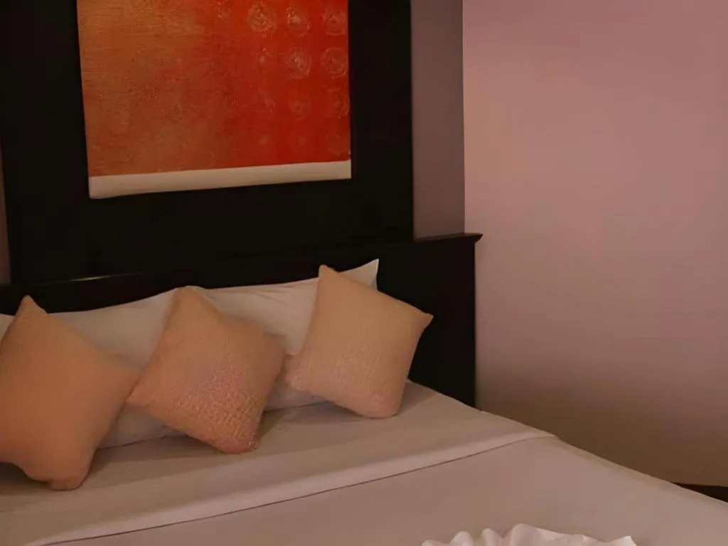 Bed in Grand Pinnacle Hotel