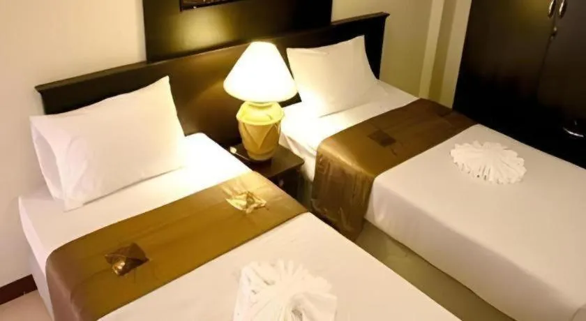 Bed in Grand Pinnacle Hotel