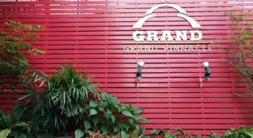 Grand Pinnacle Hotel