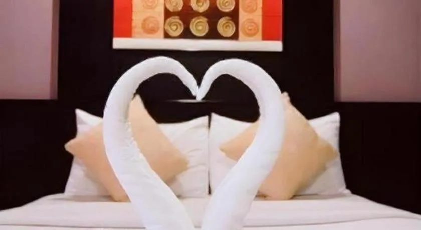 Bed in Grand Pinnacle Hotel