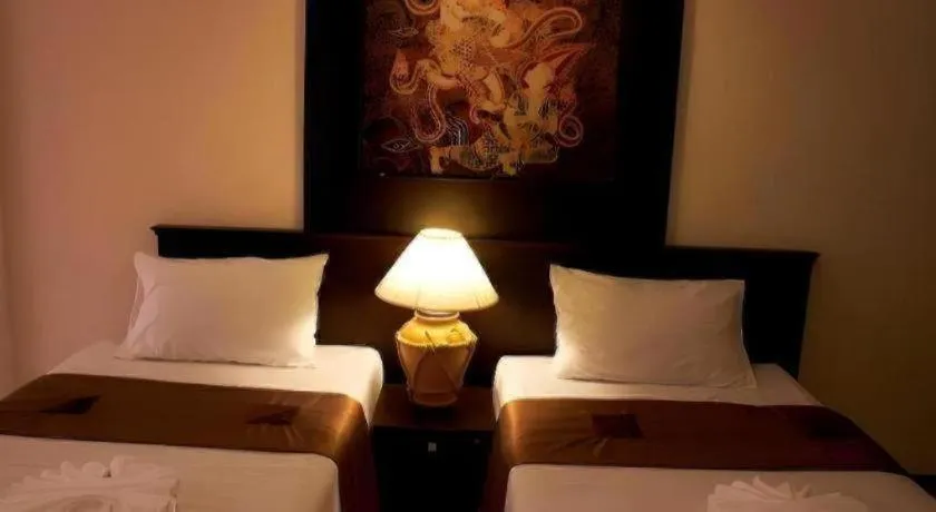 Bed in Grand Pinnacle Hotel