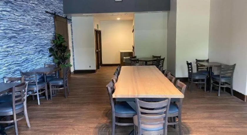 Best Western Lake Lucille Inn