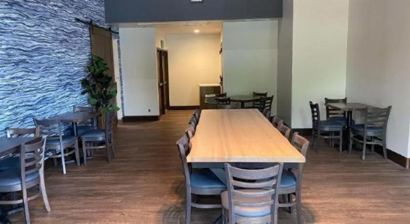 Best Western Lake Lucille Inn