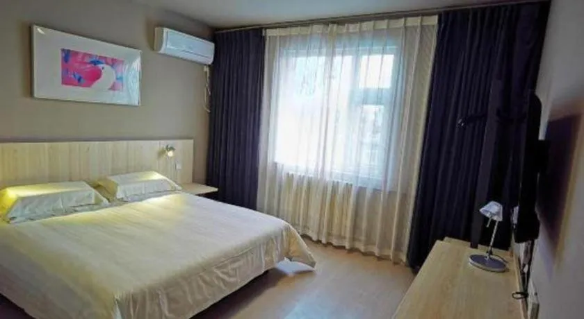 Bed in Jinjiang Inn Jinan Daming Lake