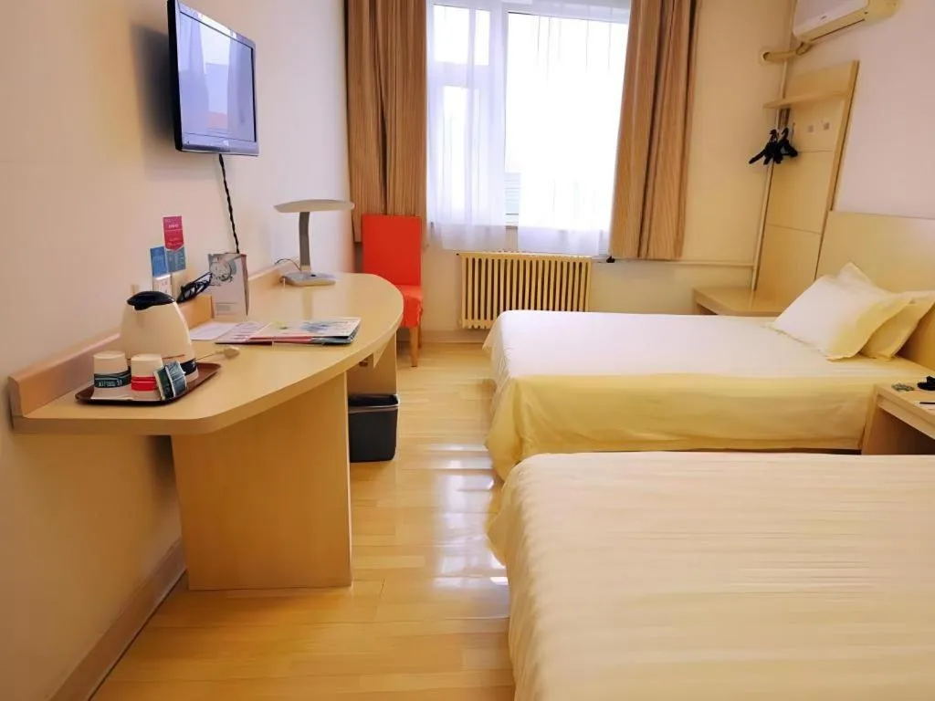 Bed in Jinjiang Inn Jinan Daming Lake