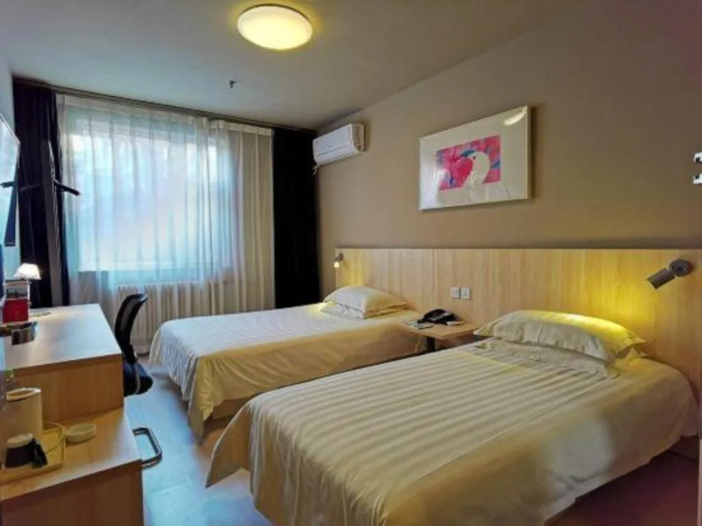 Bed in Jinjiang Inn Jinan Daming Lake