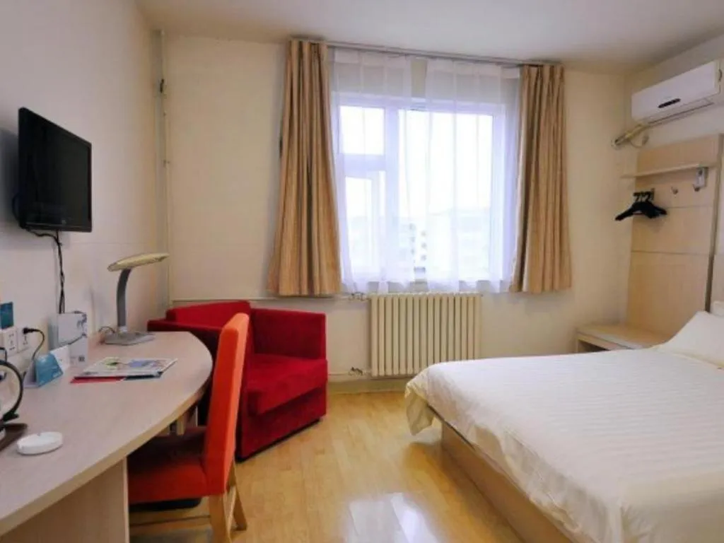 Bed in Jinjiang Inn Jinan Daming Lake