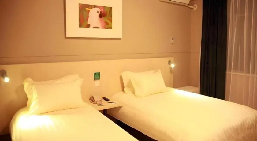 Bed in Jinjiang Inn Jinan Daming Lake