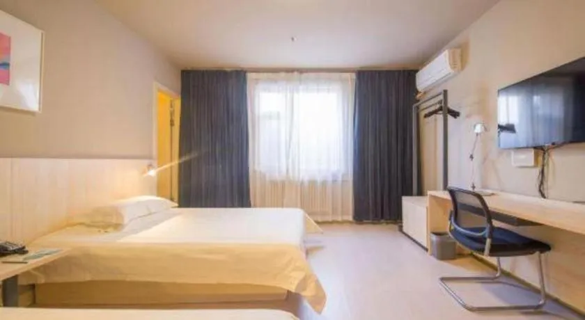 Bed in Jinjiang Inn Jinan Daming Lake