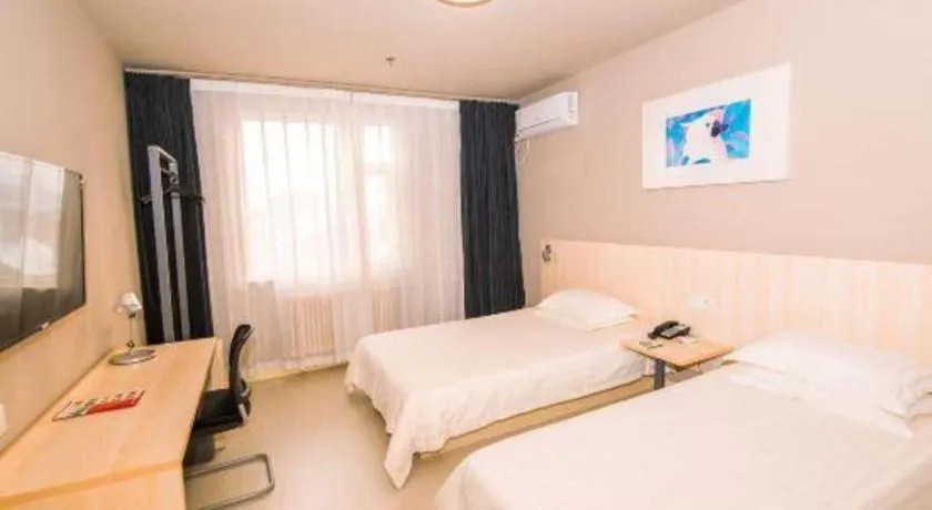 Bed in Jinjiang Inn Jinan Daming Lake