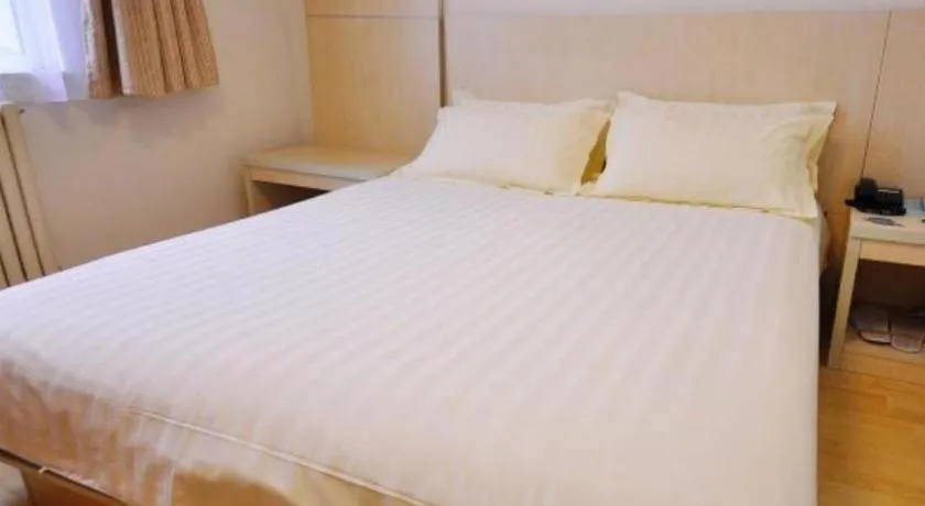 Bed in Jinjiang Inn Jinan Daming Lake