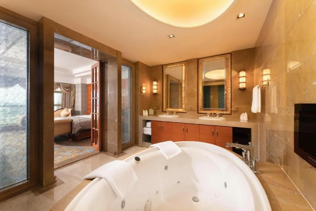 Bed in New Century Grand Hotel Ninghai Jinhai