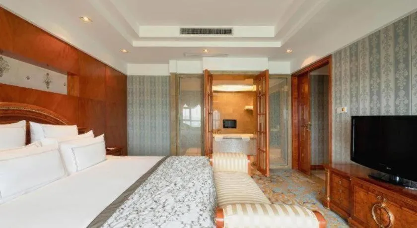 Bed in New Century Grand Hotel Ninghai Jinhai