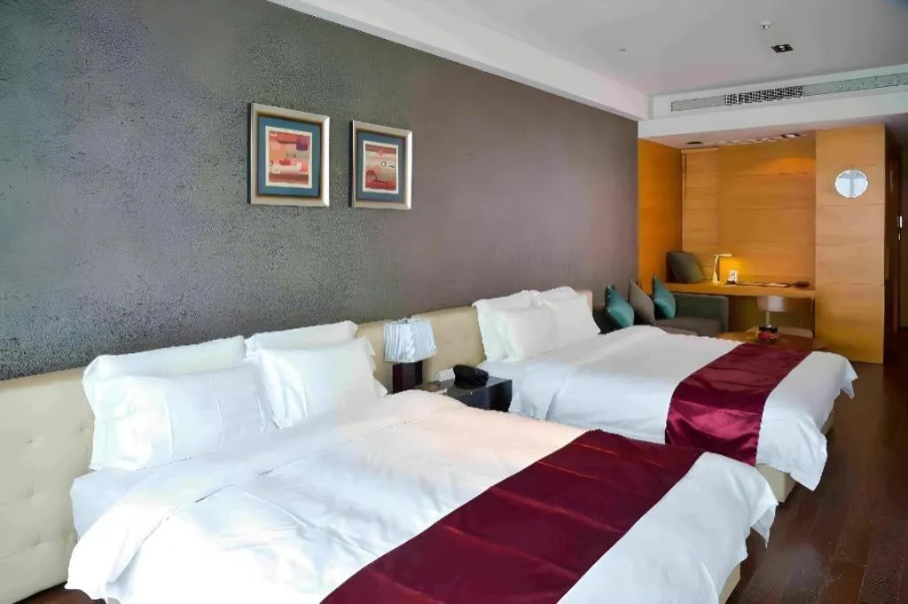 Bed in Grand Madison Qingdao Harbour-view Central（Former Qingdao Farglory Hotel）