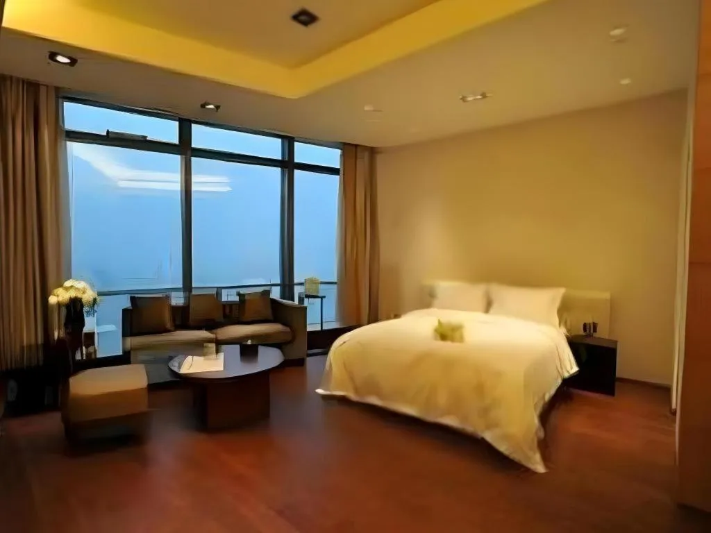 Bed in Grand Madison Qingdao Harbour-view Central（Former Qingdao Farglory Hotel）