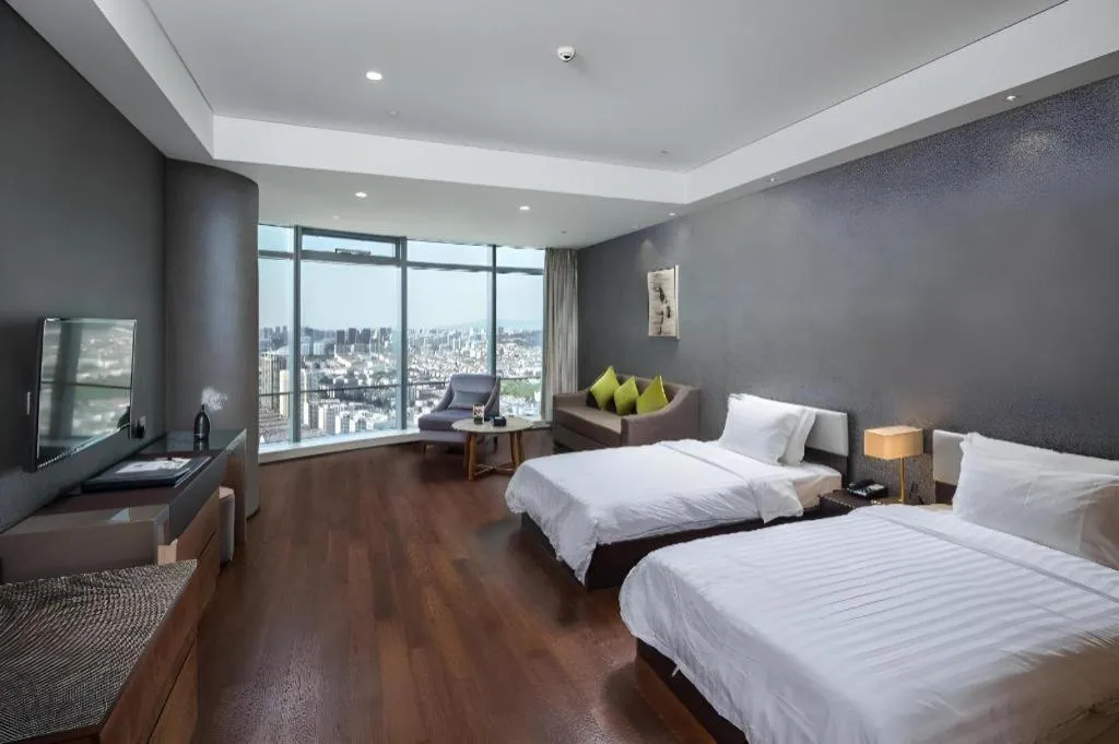 Bed in Grand Madison Qingdao Harbour-view Central（Former Qingdao Farglory Hotel）