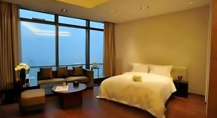 Bed in Grand Madison Qingdao Harbour-view Central（Former Qingdao Farglory Hotel）