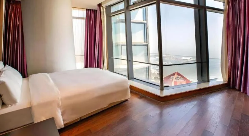 Bed in Grand Madison Qingdao Harbour-view Central（Former Qingdao Farglory Hotel）
