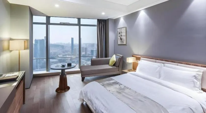 Bed in Grand Madison Qingdao Harbour-view Central（Former Qingdao Farglory Hotel）