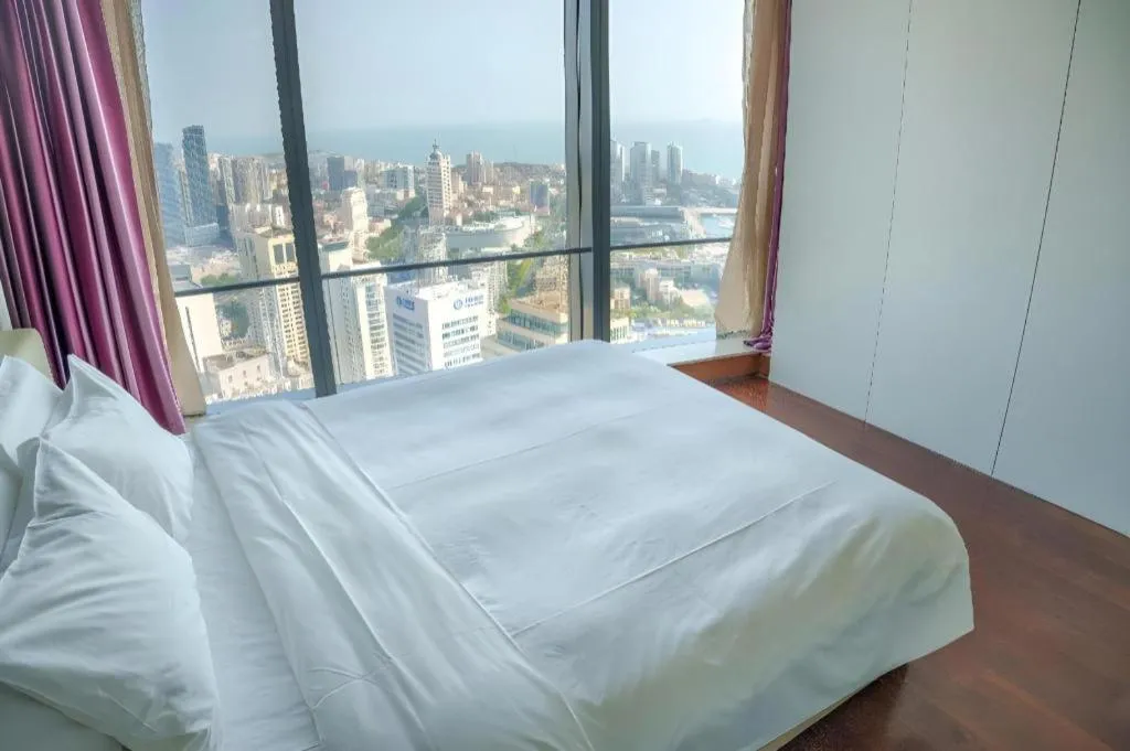 Bed in Grand Madison Qingdao Harbour-view Central（Former Qingdao Farglory Hotel）