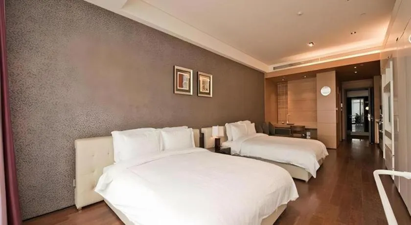 Bed in Grand Madison Qingdao Harbour-view Central（Former Qingdao Farglory Hotel）
