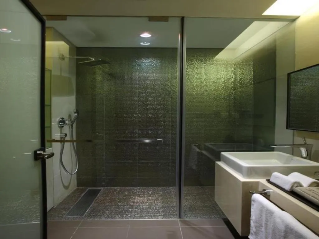 Grand Madison Qingdao Harbour-view Central（Former Qingdao Farglory Hotel）